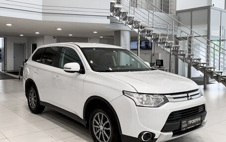 Mitsubishi Outlander III рестайлинг 3, 2014 год, 1 675 000 рублей, 3 фотография