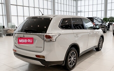 Mitsubishi Outlander III рестайлинг 3, 2014 год, 1 675 000 рублей, 5 фотография