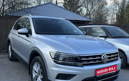 Volkswagen Tiguan II, 2017 год, 2 428 000 рублей, 2 фотография