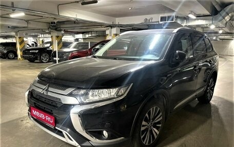 Mitsubishi Outlander III рестайлинг 3, 2019 год, 2 250 000 рублей, 1 фотография