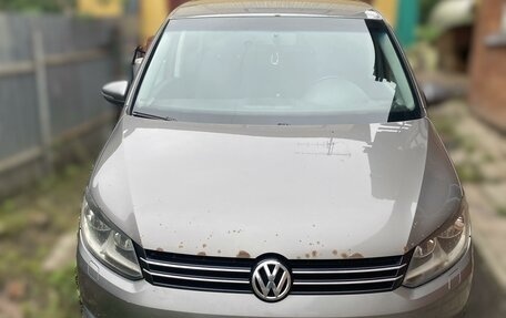 Volkswagen Touran III, 2010 год, 976 000 рублей, 2 фотография