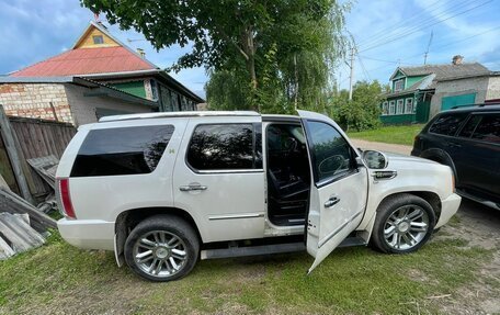 Cadillac Escalade III, 2011 год, 2 500 000 рублей, 2 фотография