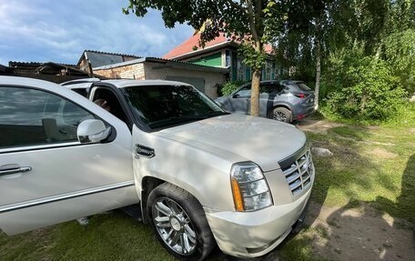 Cadillac Escalade III, 2011 год, 2 500 000 рублей, 3 фотография