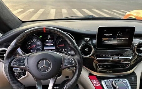 Mercedes-Benz V-Класс, 2017 год, 4 900 000 рублей, 14 фотография