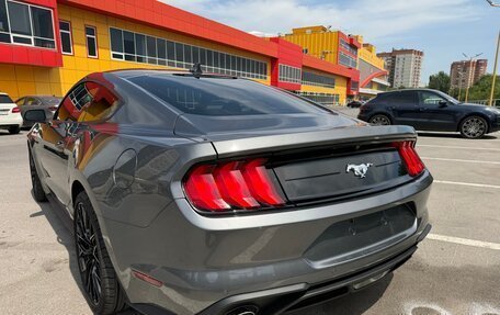 Ford Mustang VI рестайлинг, 2022 год, 4 200 000 рублей, 7 фотография