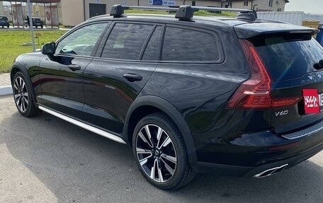 Volvo V60 Cross Country II, 2022 год, 3 590 000 рублей, 4 фотография