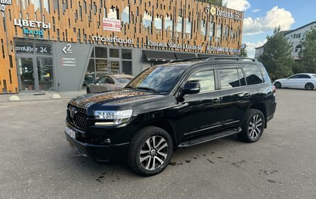 Toyota Land Cruiser 200, 2021 год, 9 999 999 рублей, 3 фотография