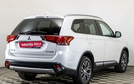 Mitsubishi Outlander III рестайлинг 3, 2018 год, 2 250 000 рублей, 5 фотография