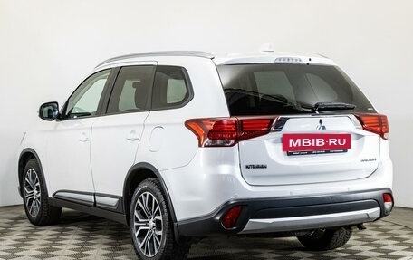 Mitsubishi Outlander III рестайлинг 3, 2018 год, 2 250 000 рублей, 7 фотография