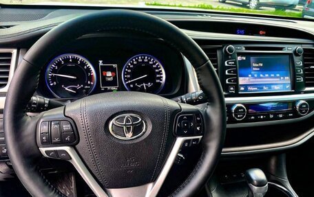 Toyota Highlander III, 2018 год, 4 595 000 рублей, 10 фотография