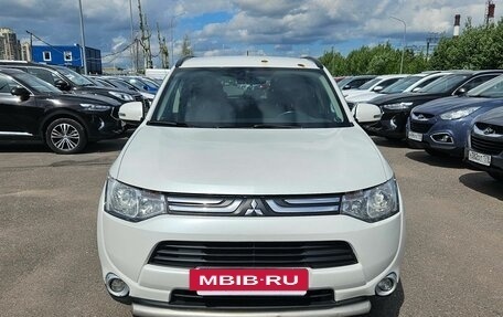 Mitsubishi Outlander III рестайлинг 3, 2013 год, 1 474 400 рублей, 2 фотография