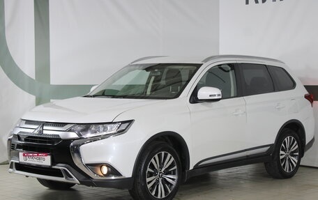 Mitsubishi Outlander III рестайлинг 3, 2019 год, 2 405 000 рублей, 1 фотография