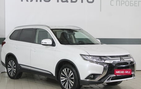 Mitsubishi Outlander III рестайлинг 3, 2019 год, 2 405 000 рублей, 3 фотография