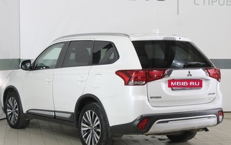 Mitsubishi Outlander III рестайлинг 3, 2019 год, 2 405 000 рублей, 18 фотография