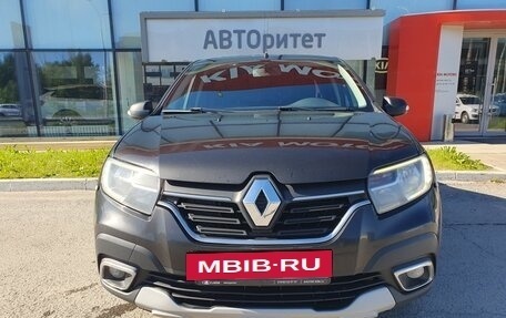 Renault Logan II, 2018 год, 999 000 рублей, 2 фотография