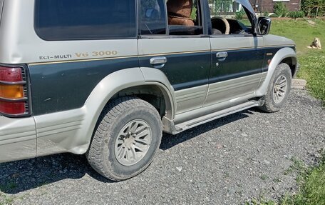 Mitsubishi Pajero III рестайлинг, 1993 год, 600 000 рублей, 3 фотография