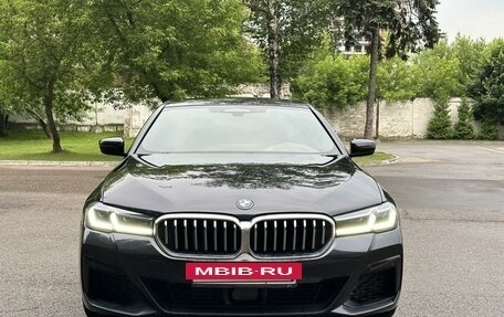 BMW 5 серия, 2021 год, 6 300 000 рублей, 2 фотография
