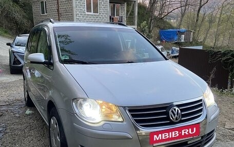 Volkswagen Touran III, 2007 год, 800 000 рублей, 3 фотография