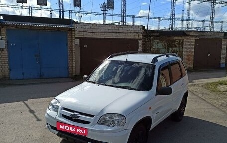 Chevrolet Niva I рестайлинг, 2010 год, 580 000 рублей, 2 фотография