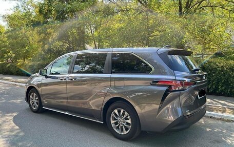 Toyota Sienna, 2020 год, 5 600 000 рублей, 3 фотография