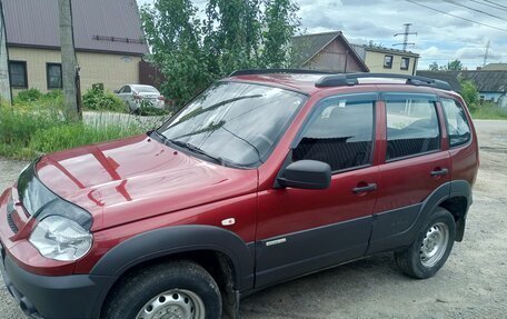 Chevrolet Niva I рестайлинг, 2015 год, 800 000 рублей, 2 фотография