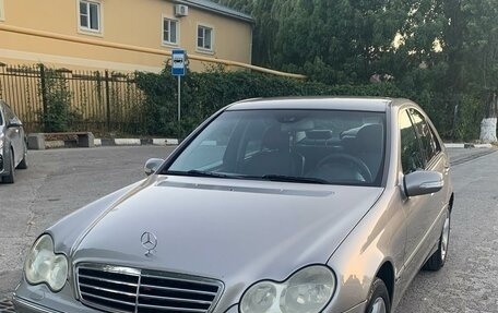 Mercedes-Benz C-Класс, 2004 год, 950 000 рублей, 3 фотография