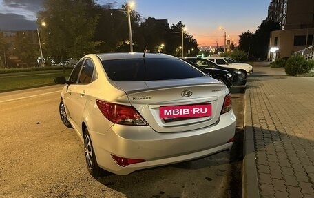 Hyundai Solaris II рестайлинг, 2015 год, 990 000 рублей, 3 фотография