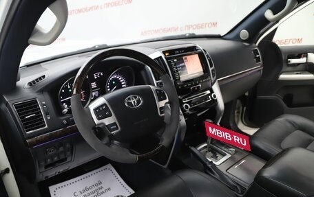 Toyota Land Cruiser 200, 2013 год, 3 199 000 рублей, 12 фотография