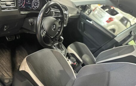 Volkswagen Tiguan II, 2018 год, 2 645 000 рублей, 6 фотография