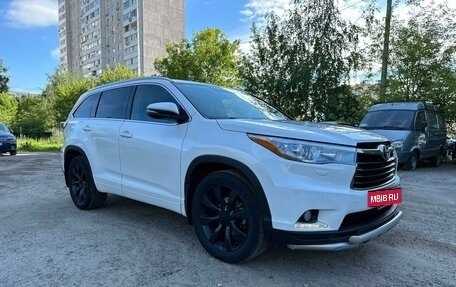 Toyota Highlander III, 2014 год, 3 050 000 рублей, 2 фотография