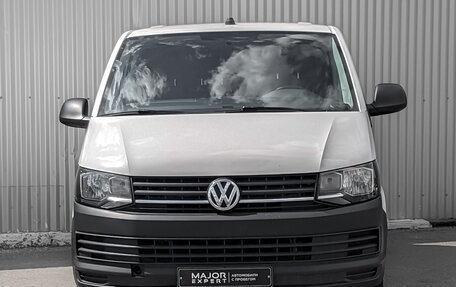 Volkswagen Transporter T6 рестайлинг, 2019 год, 1 825 000 рублей, 2 фотография