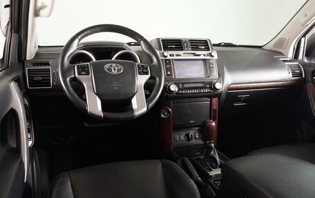 Toyota Land Cruiser Prado 150 рестайлинг 2, 2017 год, 4 369 000 рублей, 6 фотография