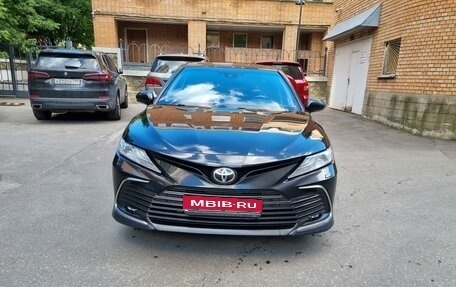 Toyota Camry, 2021 год, 3 550 000 рублей, 1 фотография