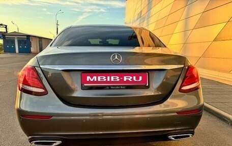Mercedes-Benz E-Класс, 2019 год, 3 350 000 рублей, 4 фотография
