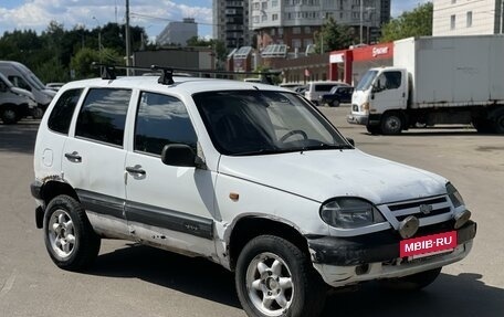 Chevrolet Niva I рестайлинг, 2003 год, 139 000 рублей, 3 фотография