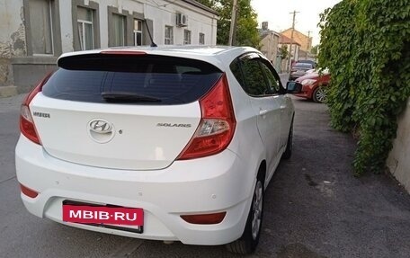 Hyundai Solaris II рестайлинг, 2011 год, 850 000 рублей, 2 фотография