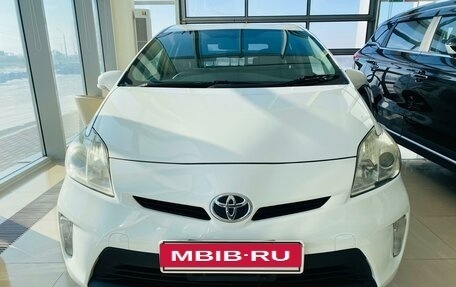 Toyota Prius, 2013 год, 950 000 рублей, 2 фотография