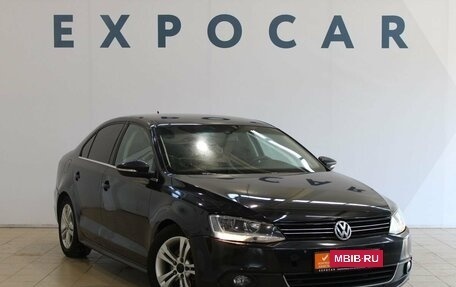 Volkswagen Jetta VI, 2013 год, 1 045 000 рублей, 2 фотография