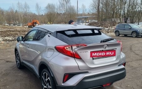 Toyota C-HR I рестайлинг, 2017 год, 2 150 000 рублей, 3 фотография