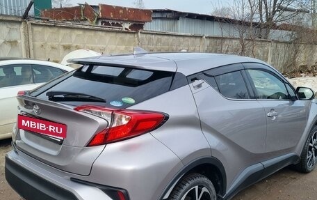 Toyota C-HR I рестайлинг, 2017 год, 2 150 000 рублей, 2 фотография