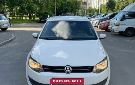 Volkswagen Polo VI (EU Market), 2013 год, 820 000 рублей, 2 фотография