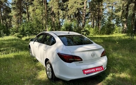 Opel Astra J, 2013 год, 940 000 рублей, 5 фотография