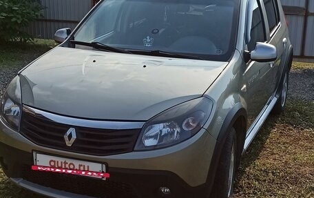 Renault Sandero I, 2013 год, 900 000 рублей, 2 фотография