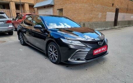 Toyota Camry, 2021 год, 3 550 000 рублей, 3 фотография