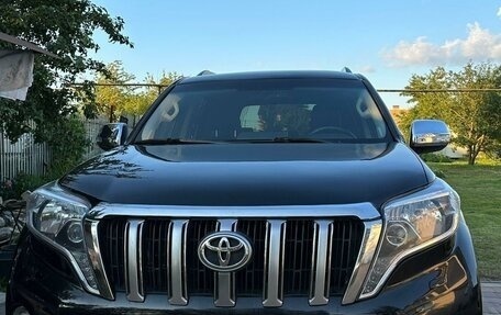Toyota Land Cruiser Prado 150 рестайлинг 2, 2017 год, 3 700 000 рублей, 2 фотография
