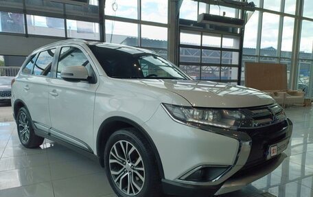 Mitsubishi Outlander III рестайлинг 3, 2016 год, 2 050 000 рублей, 7 фотография