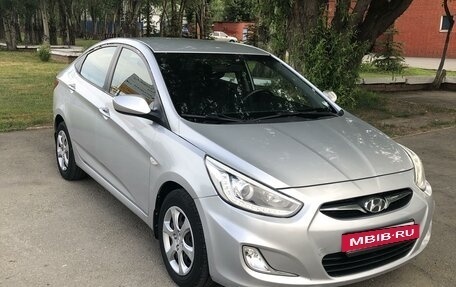 Hyundai Solaris II рестайлинг, 2013 год, 1 050 000 рублей, 2 фотография