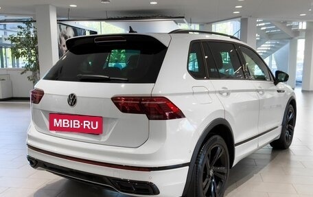 Volkswagen Tiguan II, 2021 год, 3 697 000 рублей, 8 фотография