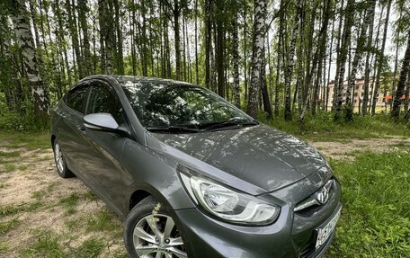 Hyundai Solaris II рестайлинг, 2011 год, 650 000 рублей, 2 фотография