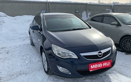 Opel Astra J, 2010 год, 820 000 рублей, 1 фотография